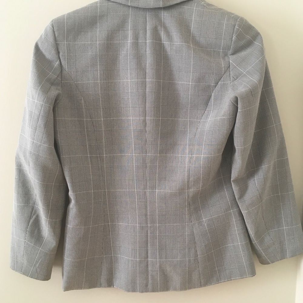 Versatile Jacket - Picture 2 of 2